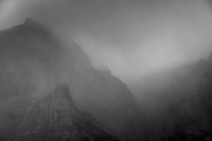4446 Fotograf  Lars Ivar Hauschultz  -  Misty Mountains  